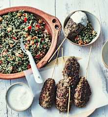 Keftas sauce yaourt et menthe, taboulé libanais