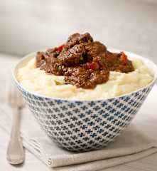 Guláš se středozemní zeleninou