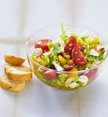 Salade de concombre, radis et poivrons