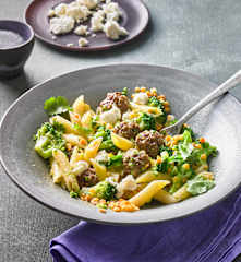 Penne mit Lammhack und roten Linsen