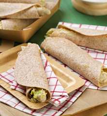 Hot dog con salsa de pepinillos