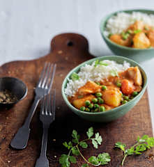 Caril de frango rápido com arroz basmati