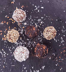 RAW sezamové kuličky s kokosem