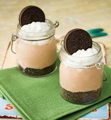 Vasitos de crema de avellanas y galletas para dos