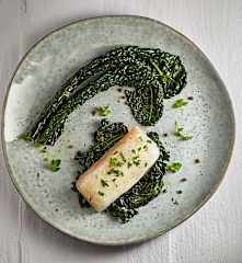 Filetti di merluzzo con contorno di cavolo nero