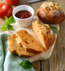 蕃茄蘿勒乳酪麵包