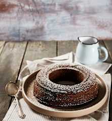 Ciambella al cioccolato e crema gianduia