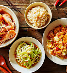 回锅肉/杂粮米饭/盐水河虾/凉拌莴笋金针菇