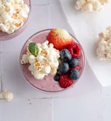 Mousse alla frutta con palline di popcorn