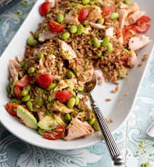 Ensalada de espelta con salmón y verduras