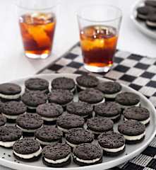 Galletas de aceitunas negras rellenas de queso