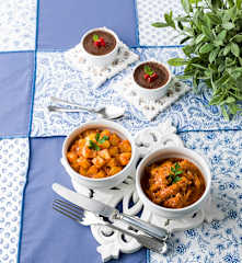 Frango à provençal com batatas e pudim de chocolate