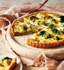 No-roll cheesy broccoli quiche