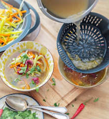 Bouillon parfumé au bœuf, à la citronnelle et au gingembre