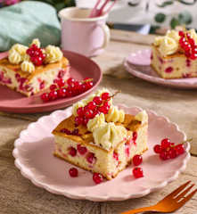 Johannisbeer-Kuchen mit Vanillefrosting