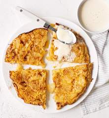 Tortilla de manzana a la canela con crema inglesa