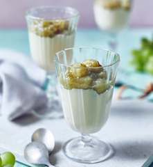 Grüne Grütze mit Puddingcreme