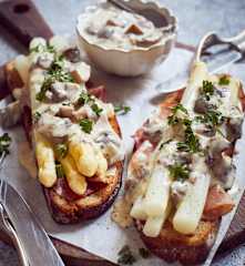 Spargelschnitten mit Champignonrahm