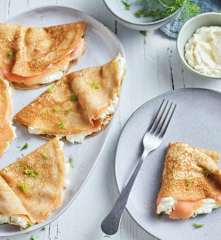 Crêpes con salmón ahumado y crema de queso