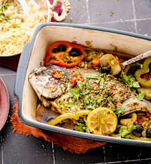 Tayín de pescado al estilo marroquí y cuscús con dátiles