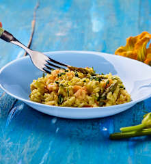 Risotto con gamberetti, asparagi e fiori di zucca