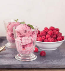 RAW malinovo-mandlová zmrzlina