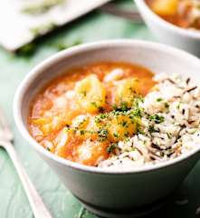 Batch cooking: Judías blancas con patatas al aroma de romero con salsa de tomate