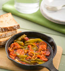 Pimientos verdes con chorizo para dos