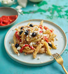 Penne com húmus e atum