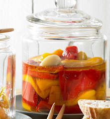 Paprika in Essig-Öl-Marinade