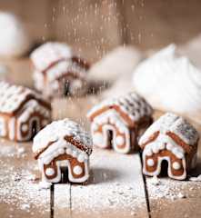 Kleine Tassen-Lebkuchenhäuschen