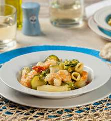 Tortiglioni piccanti risottati zucchine, gamberoni e curcuma
