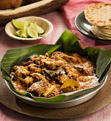 Guiso de ternera (Kuruma iraichchi) y pan roti de coco - Sri Lanka