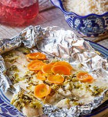 Pescado empapelado al chile serrano