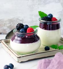 Crema de queso con coulis de frutos rojos especiado