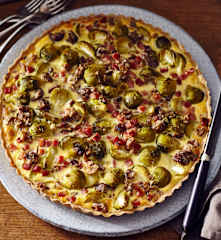 Rosenkohlquiche mit Maronen und Schinken