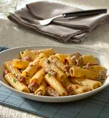 Tortiglioni mit Salsiccia und Pilzen