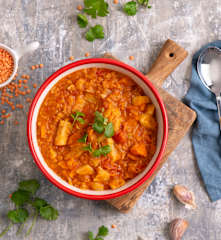 Gulasz z soczewicy i warzyw korzeniowych