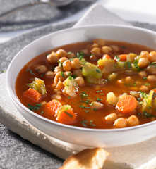 Minestrone mit Kichererbsen