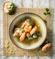 Scharfe Garnelensuppe