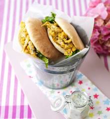 Pita shoarma com molho de iogurte e hortelã