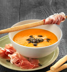 Kürbis-Tomaten-Suppe