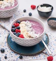 Smoothie bowl z owoców leśnych