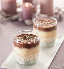 Vasitos de mascarpone con muesli crujiente y chocolate