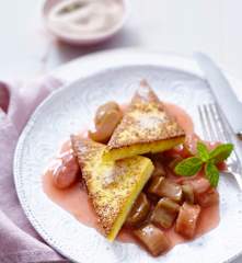 Polentaecken mit Rhabarberkompott