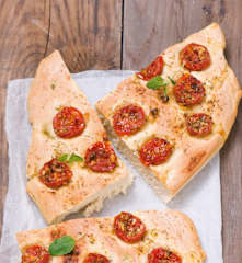 Focaccia z pomidorkami koktajlowymi