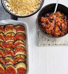 Caprese de beringela no forno com cuscuz