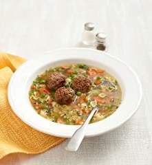 Gemüse-Nudel-Suppe mit Hackklößchen