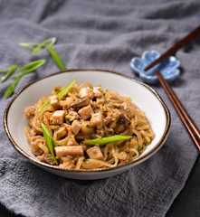 味噌肉燥炒蒟蒻麵