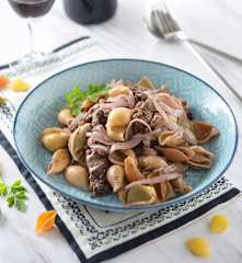 紅酒牛肉貝殼麵